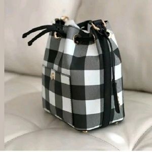 Michael Kors Bags - Michael Kors Greenwich sm bucket crossbody Michael Kors Bags - Michael Kors Greenwich sm bucket crossbody
